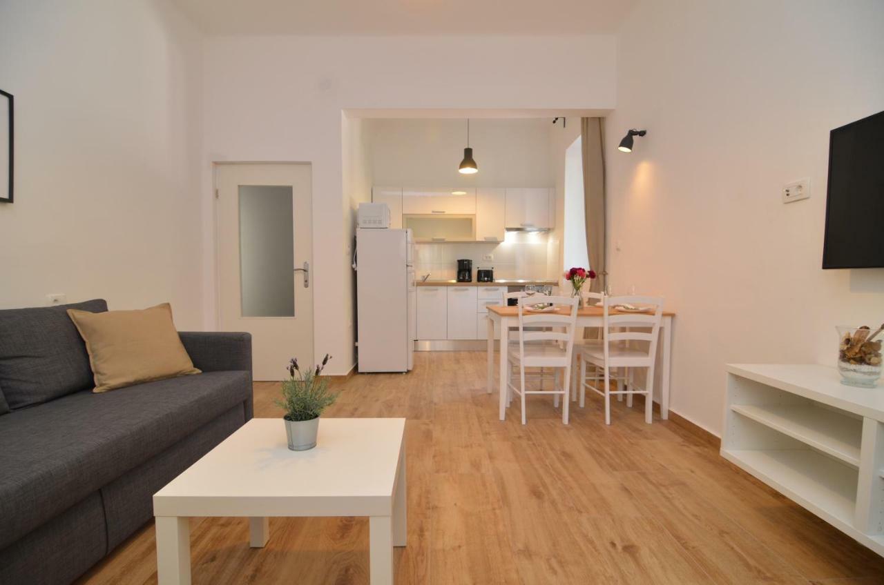 Apartment Zara Sun Екстериор снимка